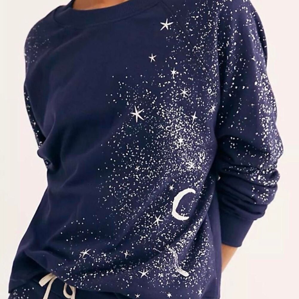 Wildfox Women's Navy and Blue Sweatshirt